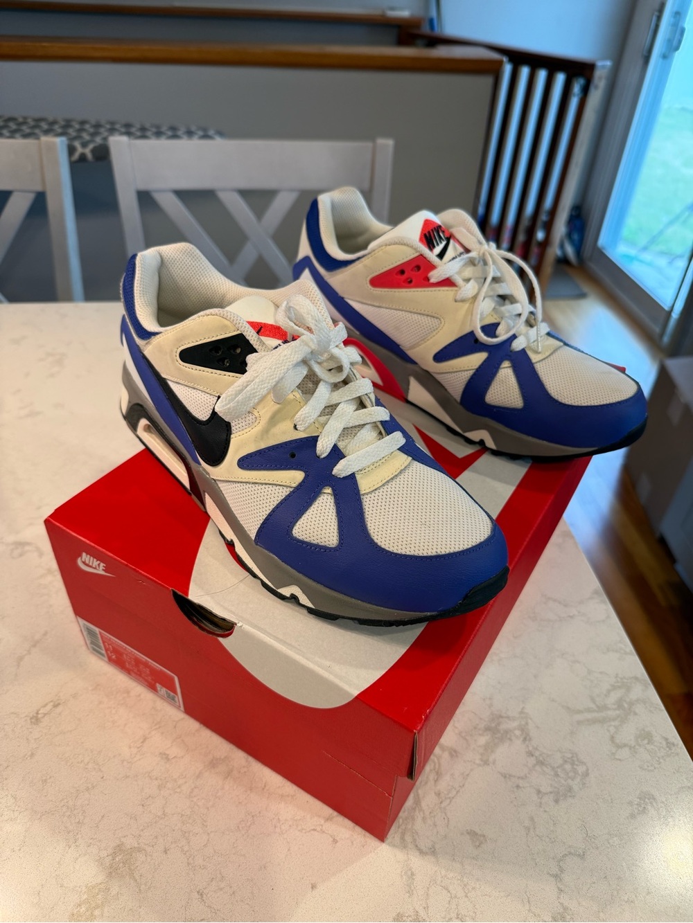 Nike Retro Air Max structure Runner in White, Blue & Red